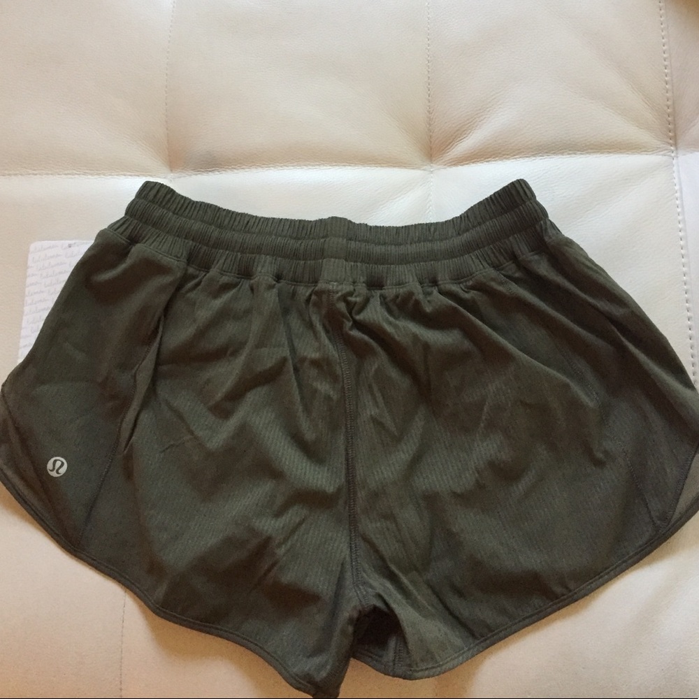 NWT FATG FATIGUE GREEN LULULEMON HOTTY HOT SHORT 6 - Picture 3 of 6
